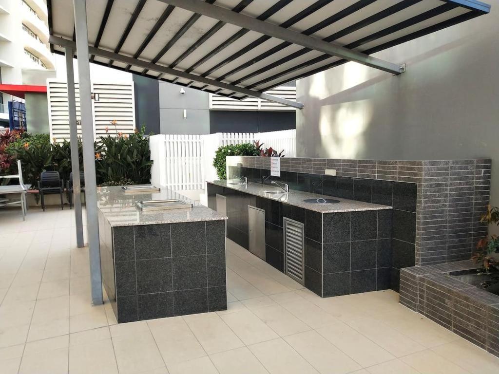 גולד קוסט Three-Bedroom Apartment With Amazing View Near Surfers Paradise מראה חיצוני תמונה