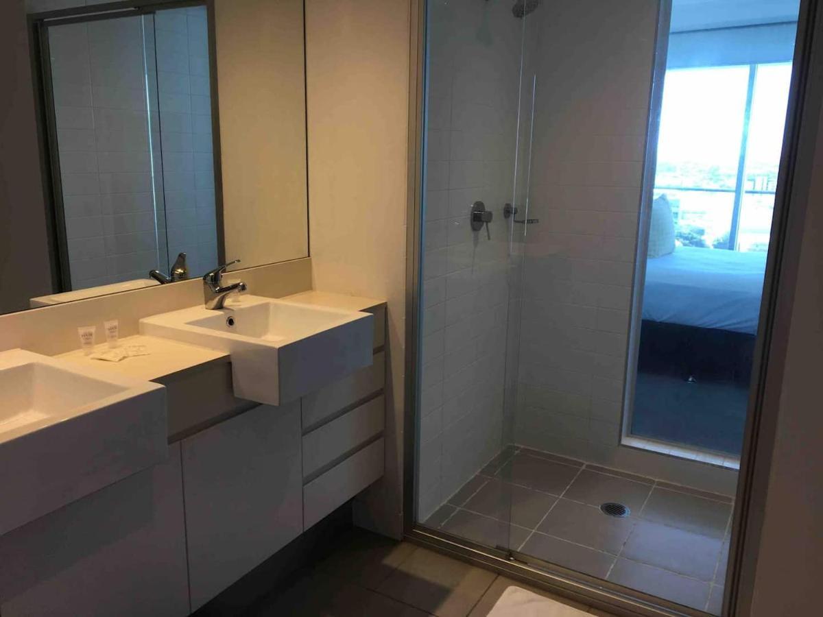 גולד קוסט Three-Bedroom Apartment With Amazing View Near Surfers Paradise מראה חיצוני תמונה